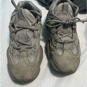 Used yeezy 500 ash grey